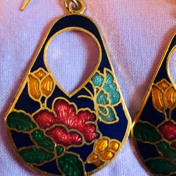 Vintage Earrings, Flower Basket Butterfly, Garden - Picture 3 of 11